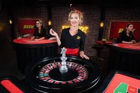 Dashboard tier VIP leaderboard menampilkan level Bronze hingga Diamond dengan bonus dan benefit masing-masing tier